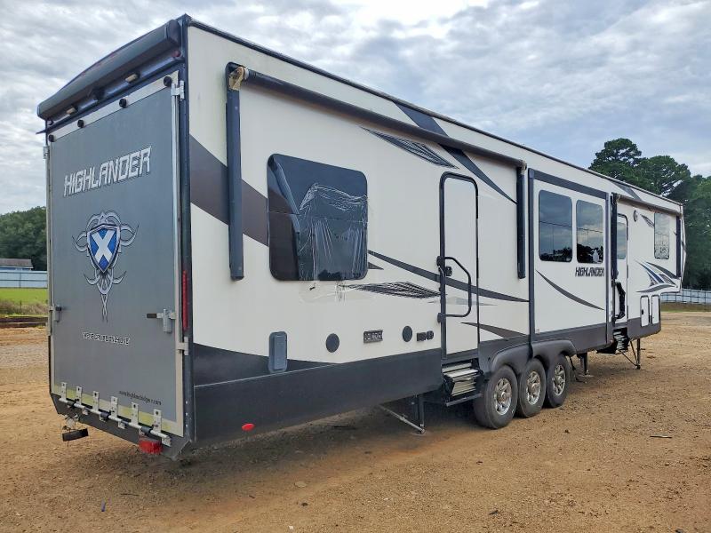 2019 Highland ridge Highlander series VIN 58TCHSCV7K3HH3083 COPART salvage auction — SIDE, TX - SALVAGE VEHICLE TITLE, sold $12,300 on 2026-09-18 (photo 4)