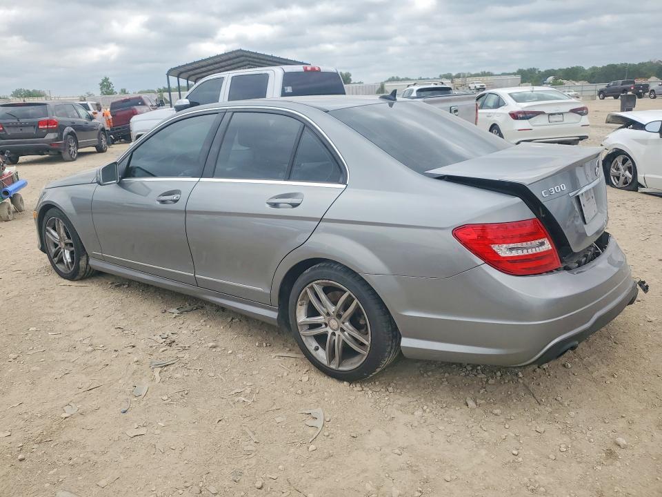 2013 Mercedes-benz C-klasse VIN WDDGF8ABXDR296583 COPART salvage auction — REAR END, Mo - Salvage Certificate Of Title, sold $2,050 on 2026-07-28 (photo 2)