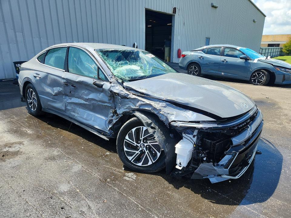 2026 Hyundai Sonata hybrid VIN KMHL24JJ9TA145926 COPART salvage auction — FRONT END, FL - CERTIFICATE OF DESTRUCTION, sold $5,700 on 2026-07-27 (photo 4)