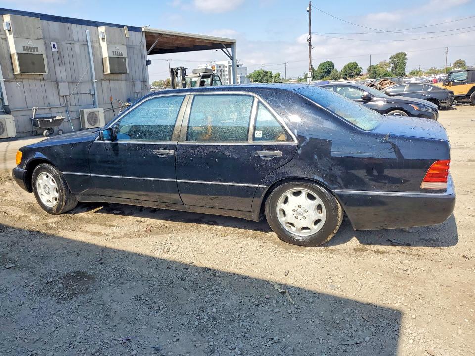 1992 Mercedes-benz 500 VIN WDBGA51E3NA042178 COPART salvage auction — NORMAL WEAR, CA - DIS/DLR/EXP ONLY CLEAN TITLE (P), sold $1,050 on 2026-07-13 (photo 2)