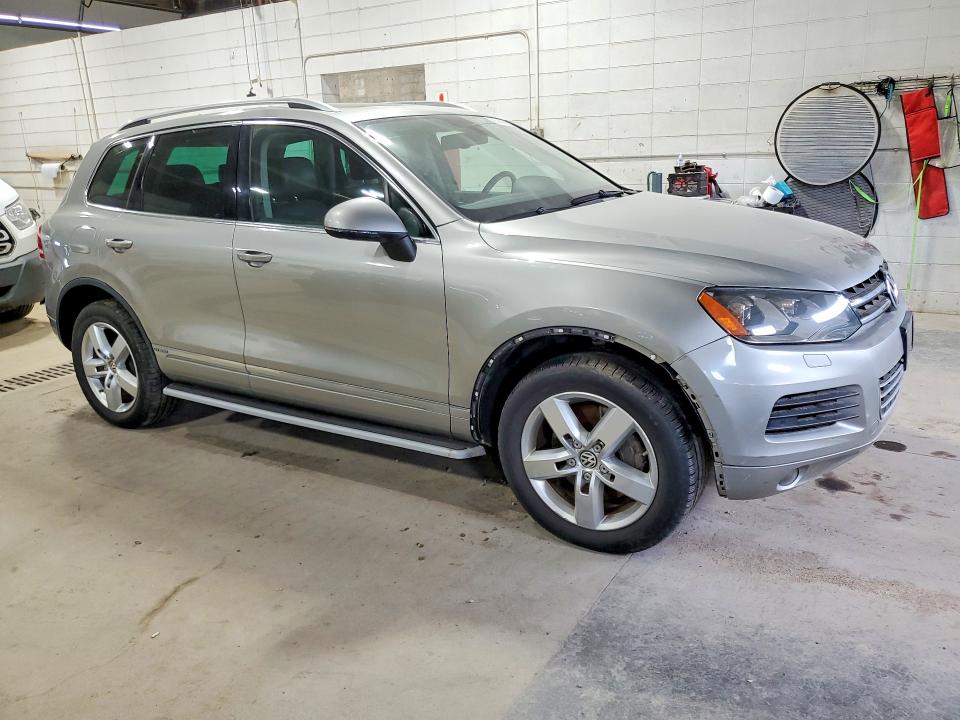 2011 Volkswagen Touareg VIN WVGFG9BP1BD004991 COPART salvage auction — MECHANICAL, Mn - Certificate Of Title, sold $1,700 on 2026-07-21 (photo 4)