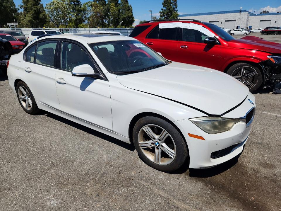 2015 BMW 3er VIN WBA3C1C56FK122549 COPART salvage auction — MINOR DENT/SCRATCHES, Ca - Dis/Dlr/Exp Only Clean Title, sold $500 on 2026-07-16 (photo 4)