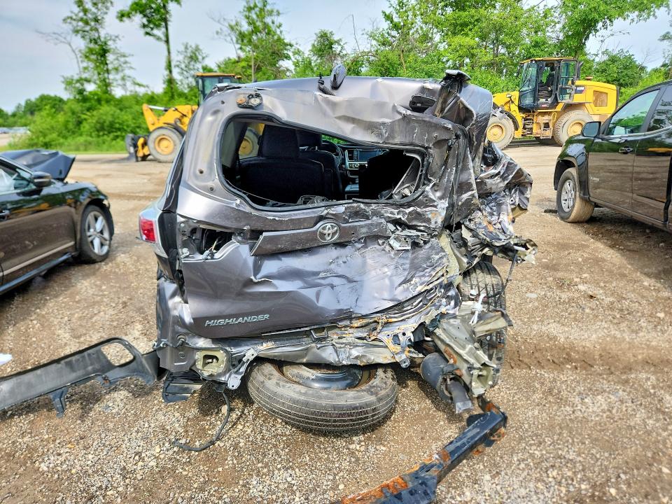 2015 Toyota Highlander VIN 5TDDKRFH2FS174364 COPART salvage auction — REAR END, Wi - Junked Vehicle Bill Of Sale, sold $4,250 on 2026-07-08 (photo 6)