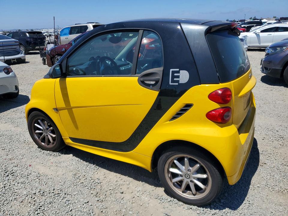 2016 Smart VIN WMEEJ9AAXGK843380 COPART salvage auction — MINOR DENT/SCRATCHES, Ca - Dis/Dlr/Exp Only Clean Title, sold $550 on 2026-07-31 (photo 2)