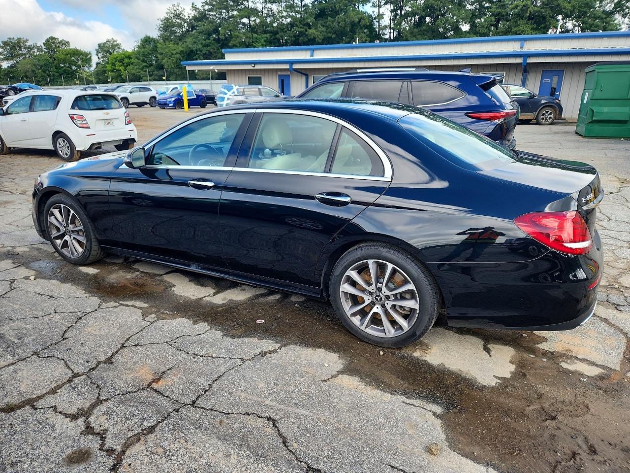 2020 Mercedes-Benz E-klasse VIN W1KZF6JB0LA802237 COPART salvage auction — Minor Dent/Scratches, Ct - Clean Title, sold $10,500 on 2026-09-22 (photo 2)