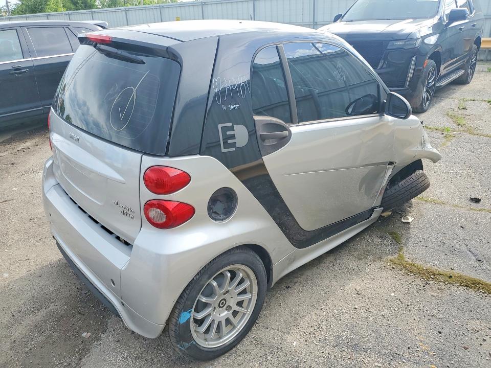 2014 Smart Fortwo VIN WMEEJ9AA7EK736218 COPART salvage auction — FRONT END, Il - Salvage Certificate, sold $350 on 2026-07-06 (photo 3)