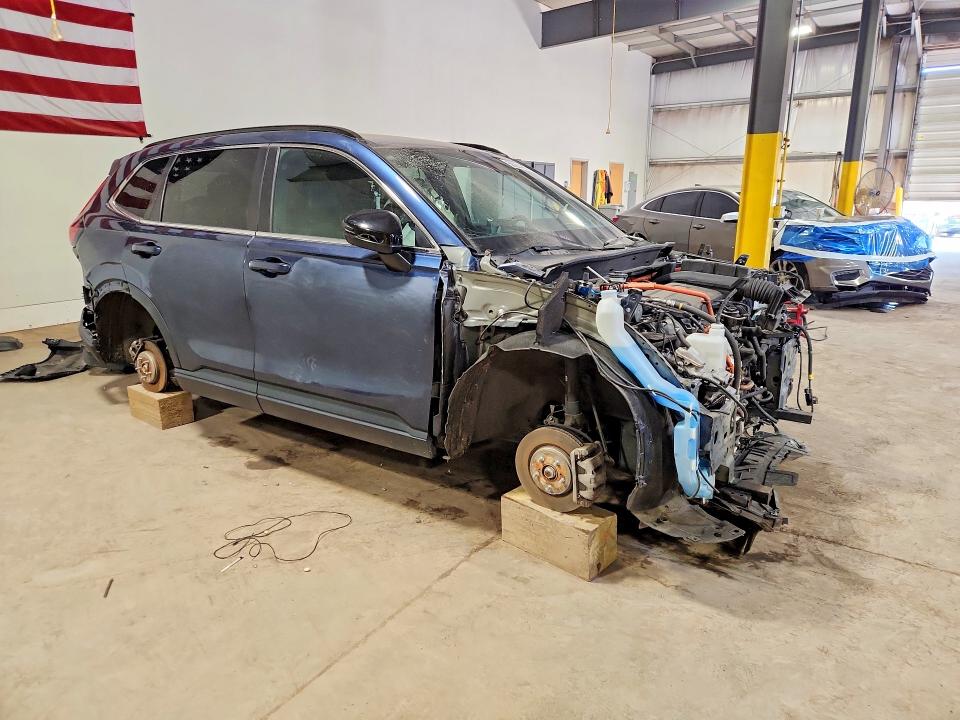 2024 Honda Cr-v VIN 2HKRS6H84RH802632 COPART salvage auction — VANDALISM, Pa - Cert Of Salvage-Theft, sold $10,700 on 2026-08-22 (photo 4)