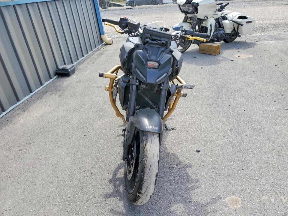2025 Yamaha Mt07 VIN JYARM48E5SA000751 COPART salvage auction — ALL OVER, VA - CERT OF TITLE - SALVAGE, sold $425 on 2026-07-30 (photo 2)