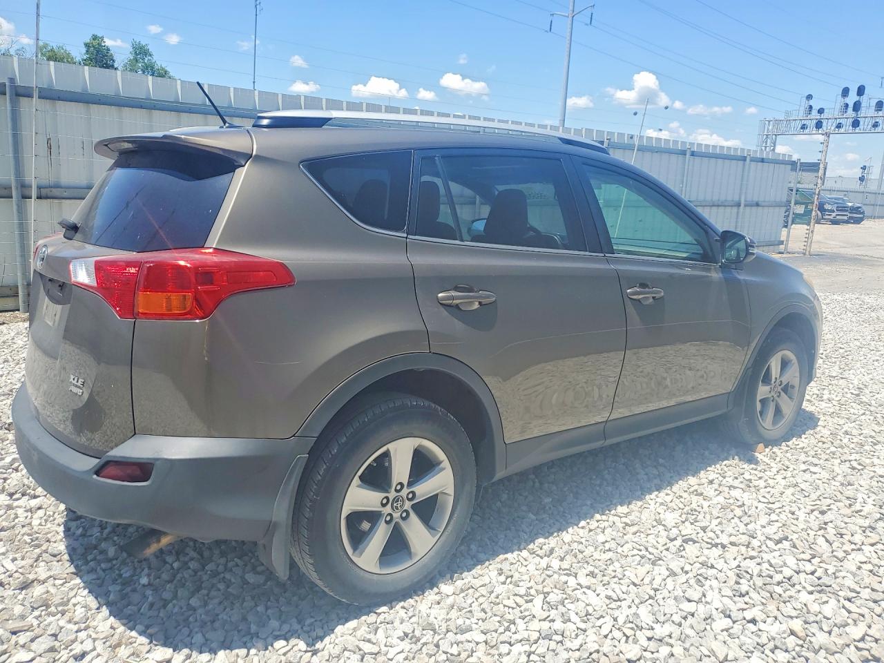 2015 Toyota RAV4 VIN 2T3RFREV2FW243229 COPART salvage auction — Minor Dent/Scratches, OH - CERT OF TITLE-REPOSSESSION, sold $5,800 on 2026-07-09 (photo 3)