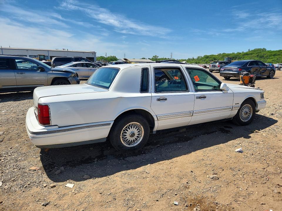 1997 Lincoln TOWN CAR VIN 1LNLM82W1VY633645 COPART salvage auction — FRONT END, Il - Salvage Certificate, sold $225 on 2026-07-10 (photo 3)