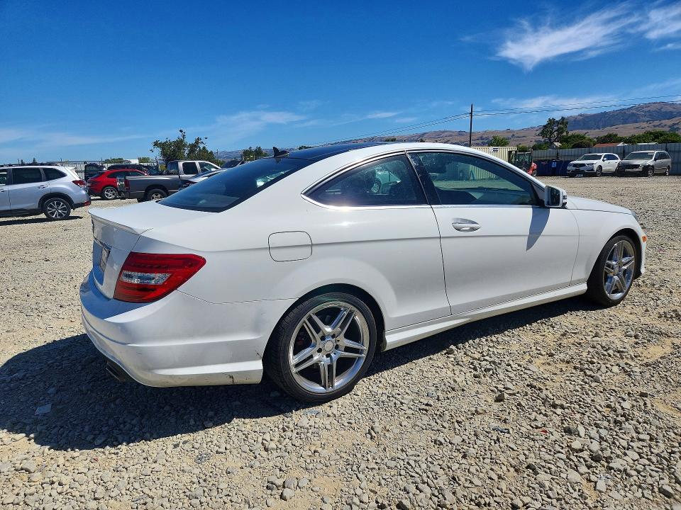 2015 Mercedes-benz C-klasse VIN WDDGJ5HB0FG374886 COPART salvage auction — REAR END, Ca - Salvage Certificate, sold $2,100 on 2026-07-28 (photo 3)