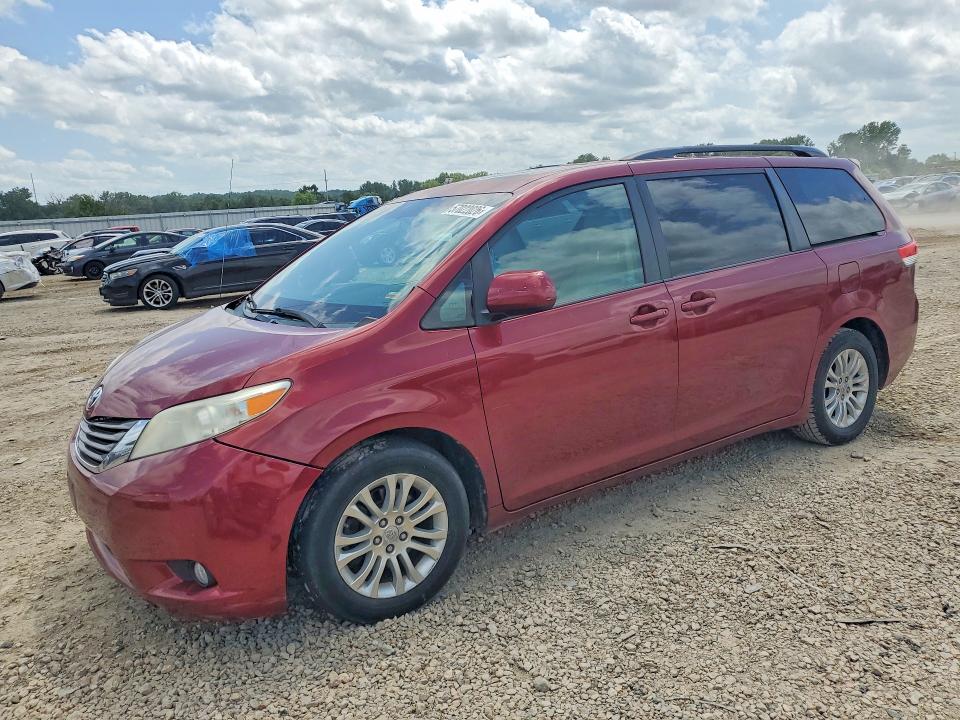 2011 Toyota Sienna VIN 5TDYK3DCXBS127910 — COPART salvage auction photo