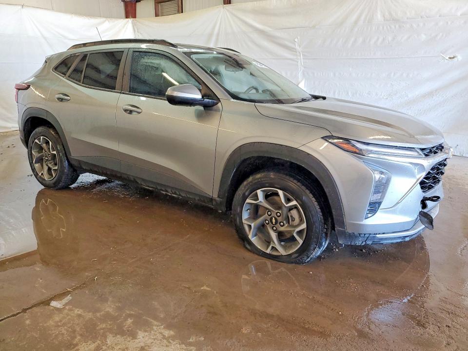 2024 Chevrolet Trax VIN KL77LHE2XRC174312 COPART salvage auction — SIDE, Tx - Salvage Vehicle Title, sold $1,950 on 2026-07-23 (photo 4)