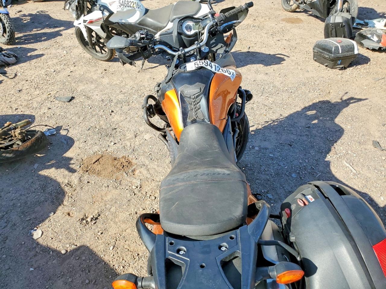 2012 Suzuki DL650 A VIN JS1VP56A0C2101430 COPART salvage auction — Front End, AZ - CERT OF TITLE - SALVAGE, sold $150 on 2026-07-09 (photo 6)
