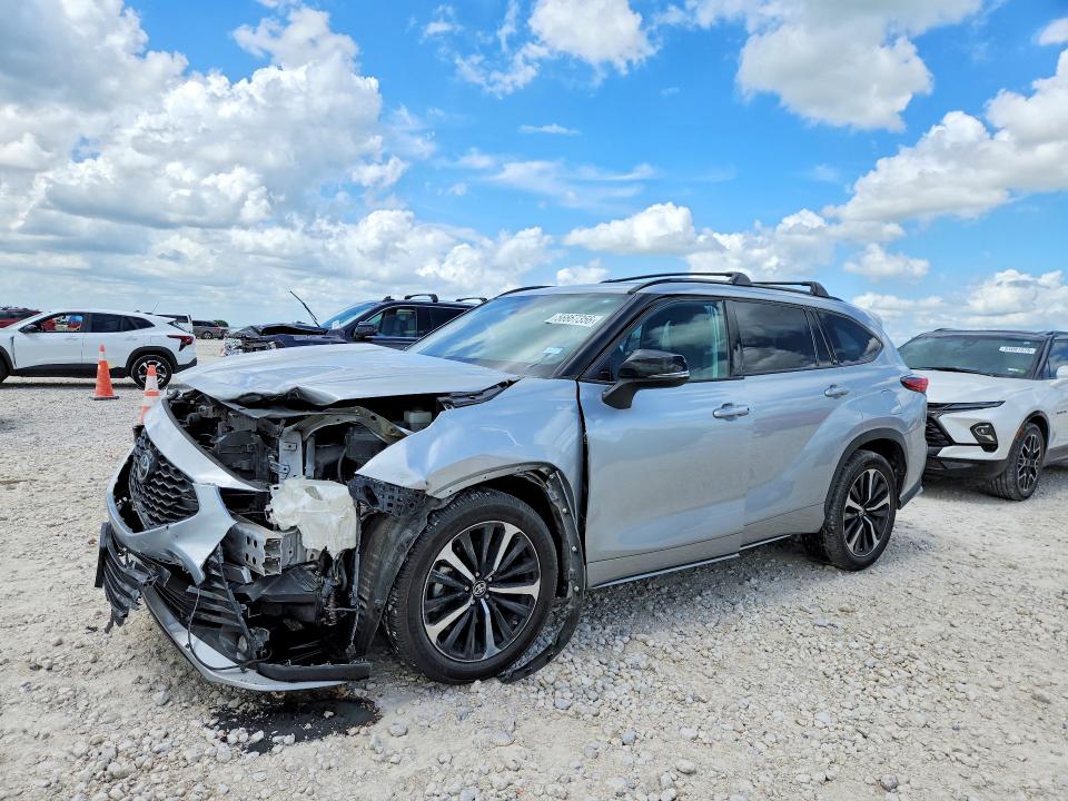 2021 Toyota Highlander VIN 5TDLZRAH5MS031954 COPART salvage auction — FRONT END, Tx - Salvage Vehicle Title, sold $11,700 on 2026-07-30 (photo 1)