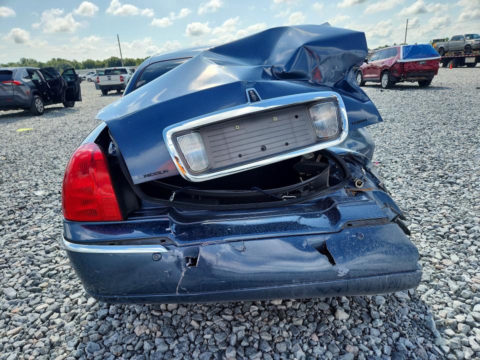 2005 Lincoln TOWN CAR VIN 1LNHM81W65Y652991 COPART salvage auction — ROLLOVER, FL - CERTIFICATE OF DESTRUCTION, sold $425 on 2026-07-10 (photo 6)