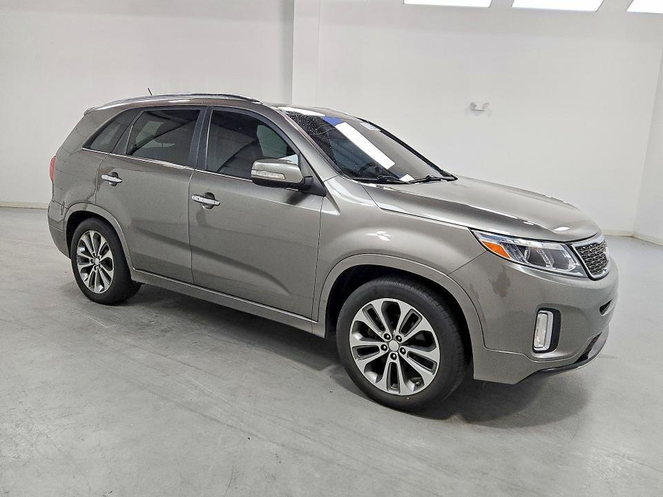 2014 Kia Sorento VIN 5XYKW4A78EG548758 COPART salvage auction — MINOR DENT/SCRATCHES, Wv - Certificate Of Title, sold $2,600 on 2026-07-07 (photo 4)