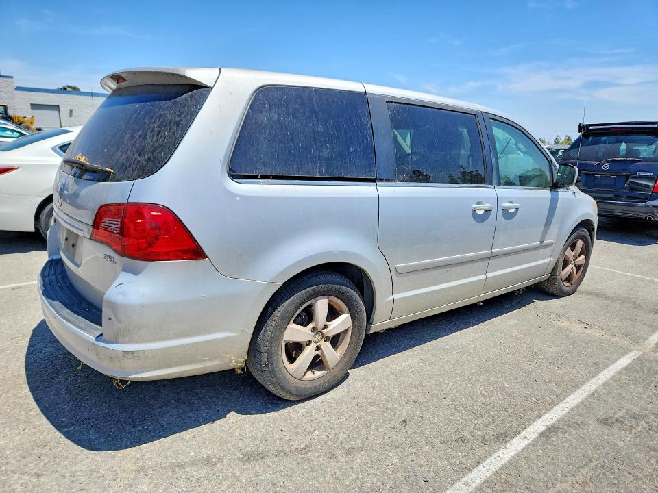 2009 Volkswagen Routan VIN 2V8HW54X79R560739 COPART salvage auction — MECHANICAL, CA - DIS/DLR/EXP ONLY CLEAN TITLE, sold $150 on 2026-07-09 (photo 3)