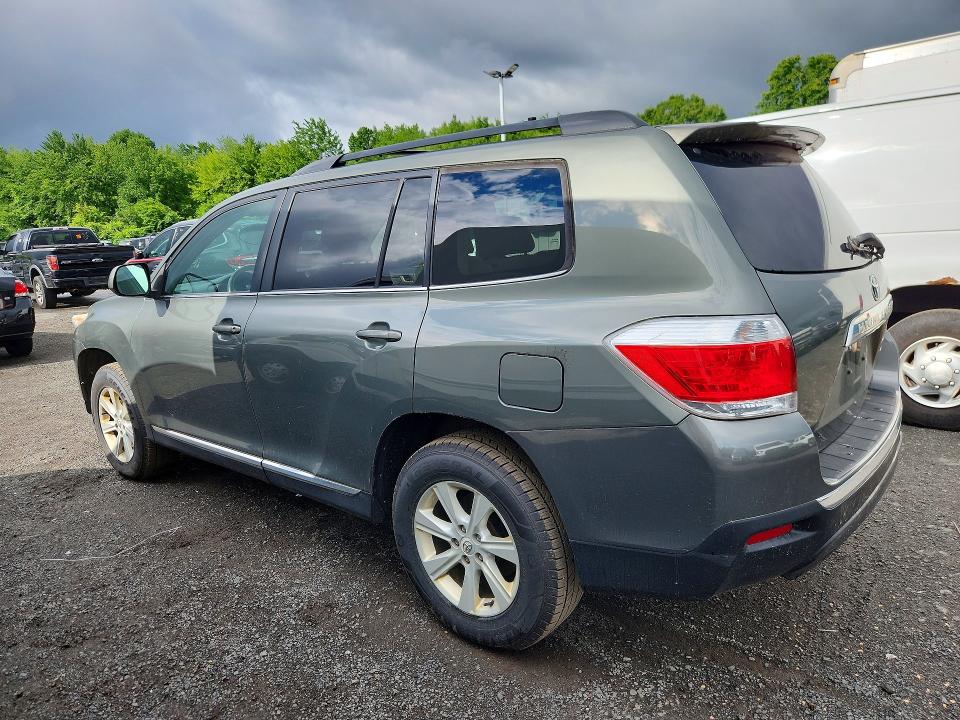 2011 Toyota Highlander VIN 5TDBK3EH0BS053249 COPART salvage auction — MINOR DENT/SCRATCHES, Ma - Certificate Of Title (P), sold $4,900 on 2026-07-16 (photo 2)