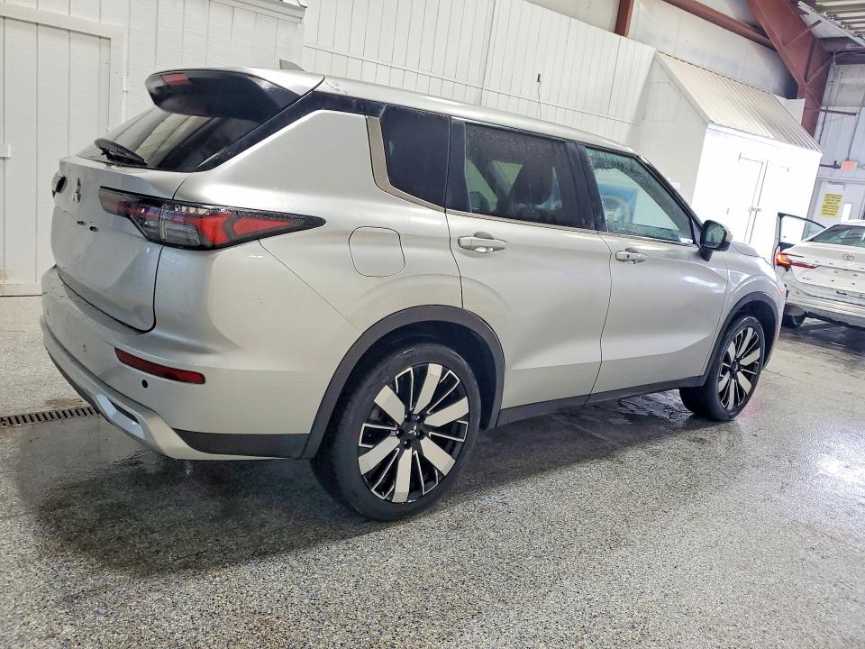 2025 Mitsubishi Outlander VIN JA4J4VA87SZ016716 COPART salvage auction — NORMAL WEAR, Nj - Certificate Of Title, sold $18,300 on 2026-07-08 (photo 3)