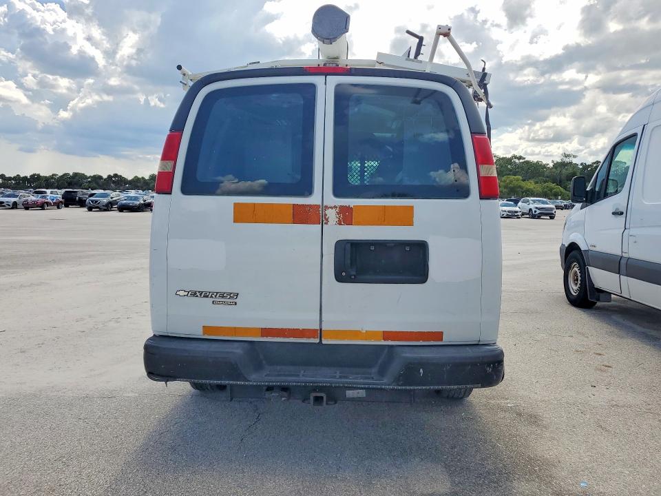 2013 Chevrolet Express 2500 VIN 1GCWGFCA6D1903945 COPART salvage auction — MINOR DENT/SCRATCHES, FL - CERTIFICATE OF TITLE, sold $2,700 on 2026-07-09 (photo 6)