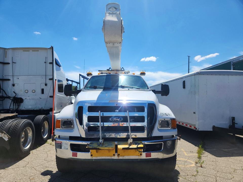 2015 Ford F-750 VIN 3FRXX7FKXFV638576 COPART salvage auction — MINOR DENT/SCRATCHES, MI - CERTIFICATE OF TITLE, sold $2,050 on 2026-07-09 (photo 5)