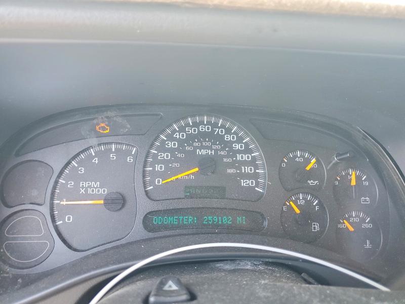 2003 Chevrolet Suburban VIN 3GNFK16T53G223864 COPART salvage auction — MINOR DENT/SCRATCHES, Ca - Dis/Dlr/Exp Only Clean Title, sold $250 on 2026-07-09 (photo 9)