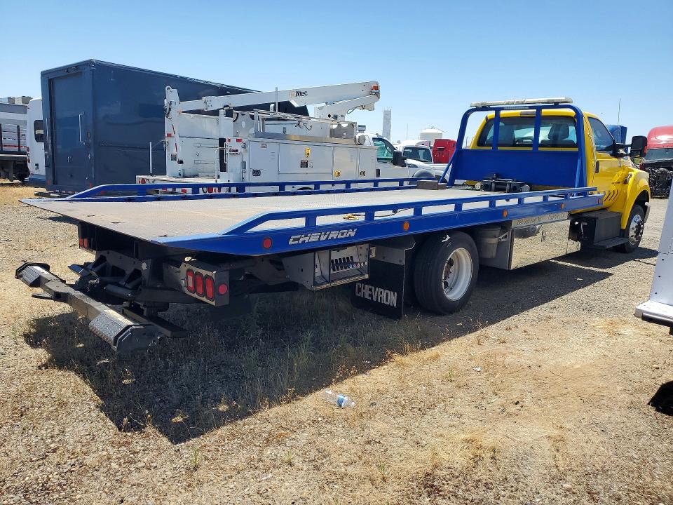 2022 Ford F-650 VIN 1FDWF6DC1NDF01040 COPART salvage auction — MINOR DENT/SCRATCHES, CA - DIS/DLR/EXP ONLY CLEAN TITLE, sold $34,750 on 2026-07-30 (photo 3)