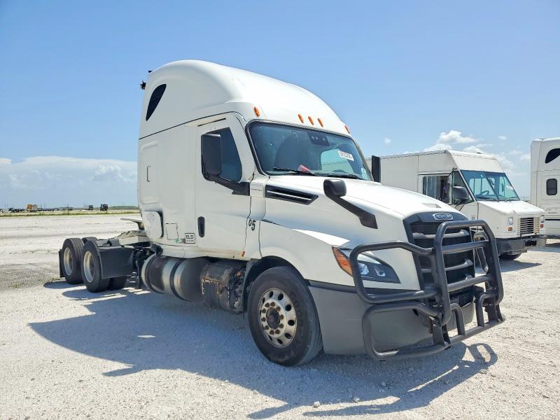 2022 Freightliner Cascadia VIN 1FUJHHDR5NLNC0077 COPART salvage auction — SIDE, FL - CERTIFICATE OF DESTRUCTION, sold $9,800 on 2026-07-16 (photo 1)