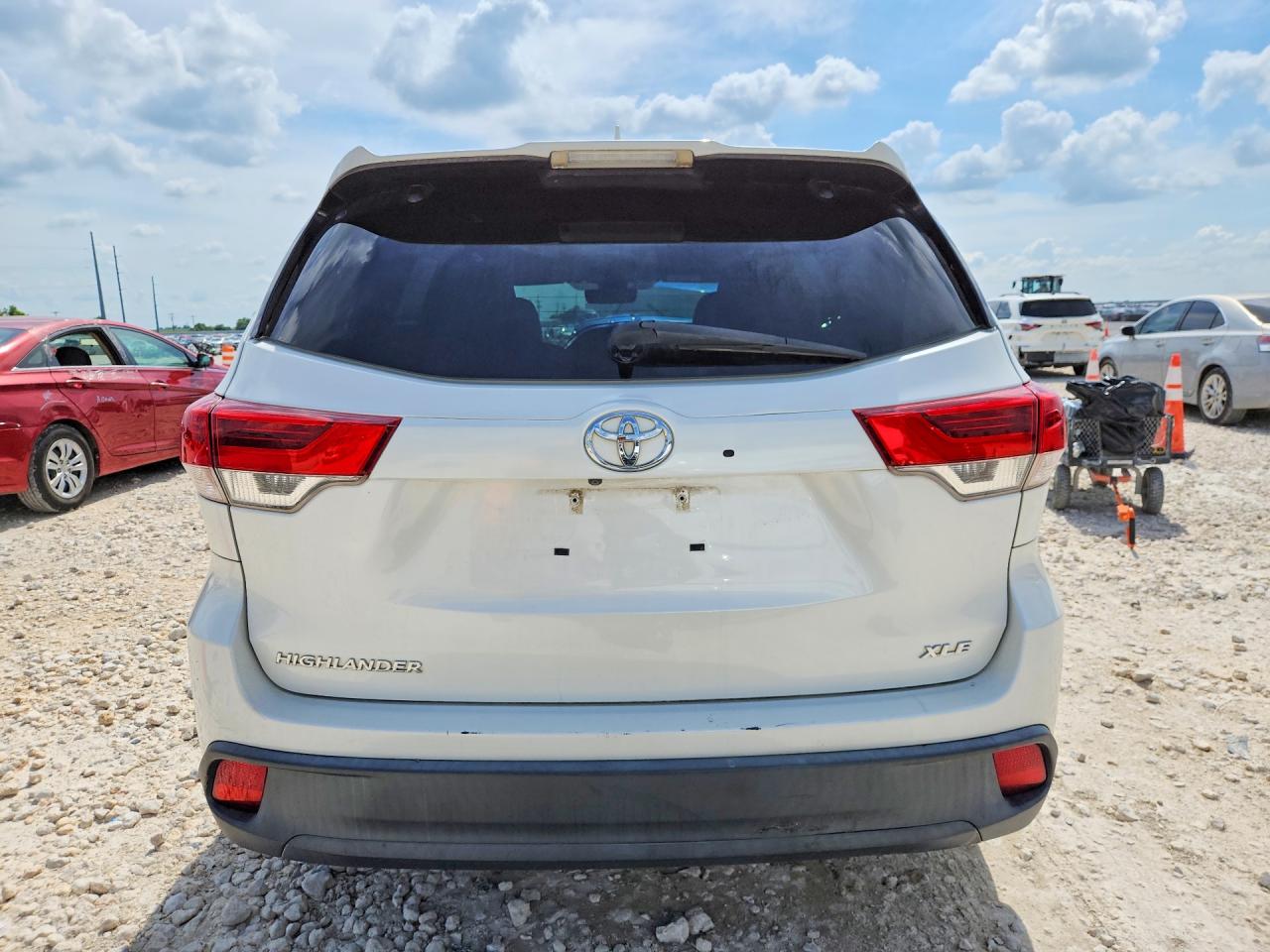 2019 Toyota Highlander VIN 5TDKZRFH5KS555851 COPART salvage auction — Front End, TX - CERTIFICATE OF TITLE, sold $13,100 on 2026-07-08 (photo 6)