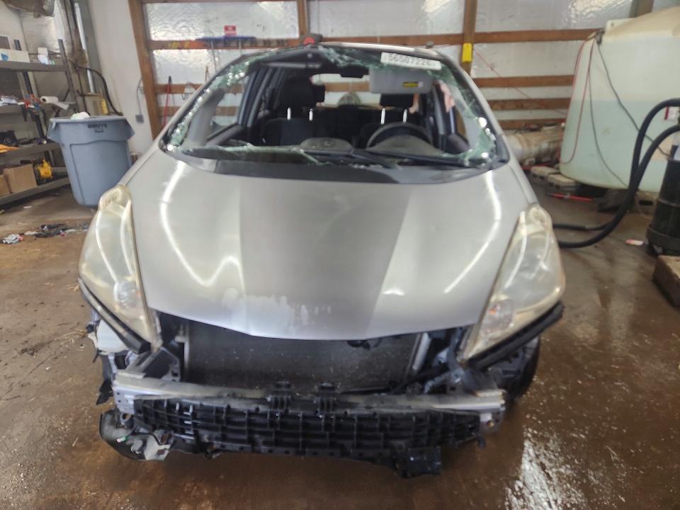 2009 Honda Fit VIN JHMGE88409S029391 COPART salvage auction — ROLLOVER, IL - JUNKING CERT OF A VEHICLE, sold $175 on 2026-07-13 (photo 5)