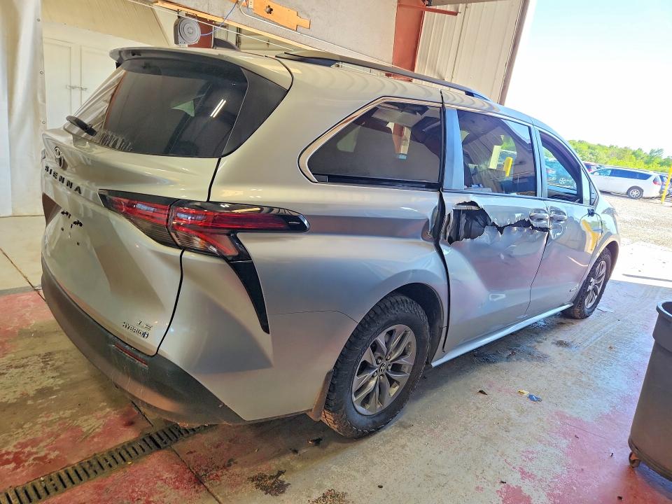 2021 Toyota Sienna VIN 5TDKRKEC4MS068625 COPART salvage auction — SIDE, Pa - Certificate Of Salvage, sold $13,700 on 2026-07-13 (photo 3)