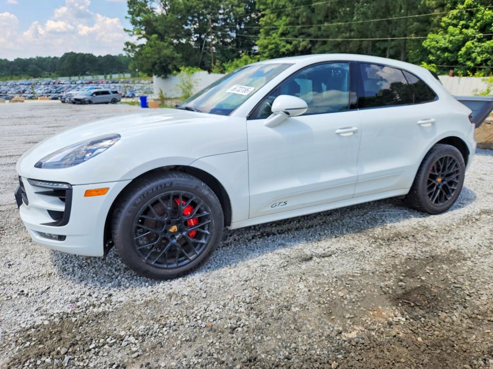 2018 Porsche Macan VIN WP1AG2A5XJLB65008 COPART salvage auction — MINOR DENT/SCRATCHES, Mt - Certificate Of Title, sold $15,400 on 2026-08-04 (photo 1)