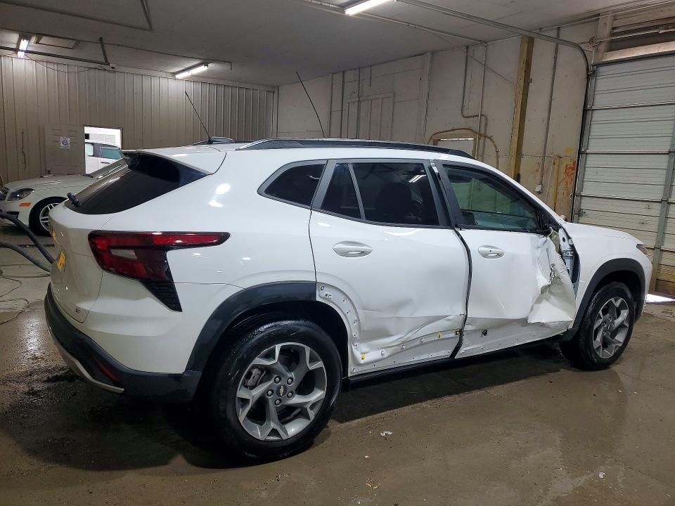 2025 Chevrolet Trax VIN KL77LHEP4SC194363 COPART salvage auction — SIDE, Tn - Salvage Certificate, sold $2,350 on 2026-07-21 (photo 3)