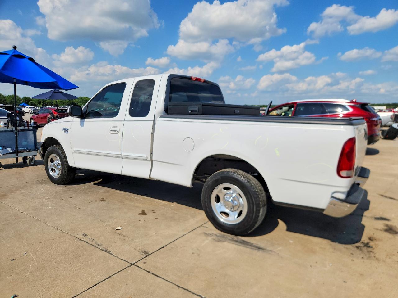 2000 Ford F-150 Lightning VIN 1FTRX17W9YKB40163 COPART salvage auction — Rear End, TX - SALVAGE VEHICLE TITLE, sold $1,400 on 2026-07-09 (photo 2)