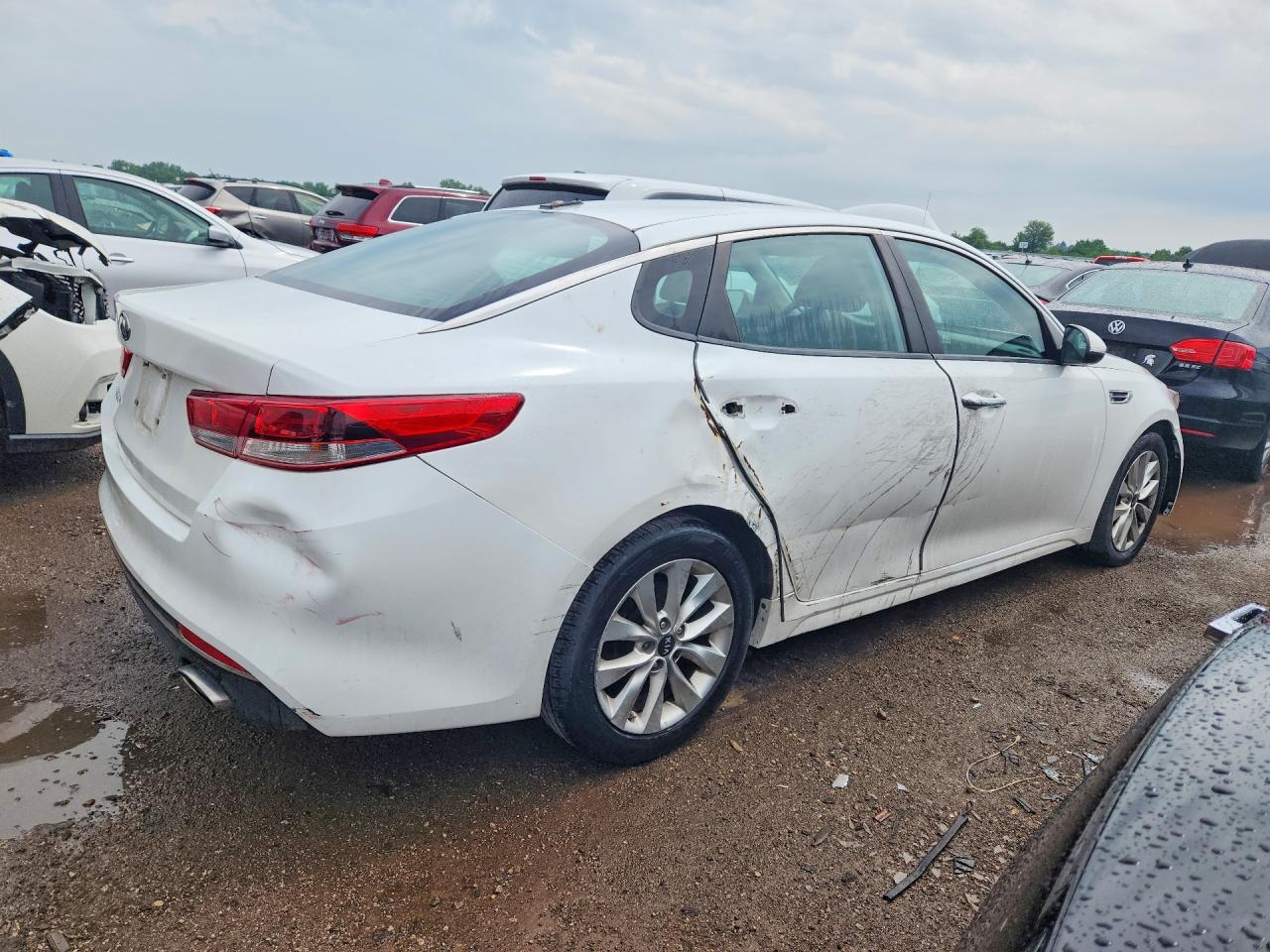 2017 Kia Optima VIN 5XXGT4L33HG132327 COPART salvage auction — Side, WV - SALVAGE CERTIFICATE, sold $925 on 2026-06-25 (photo 3)