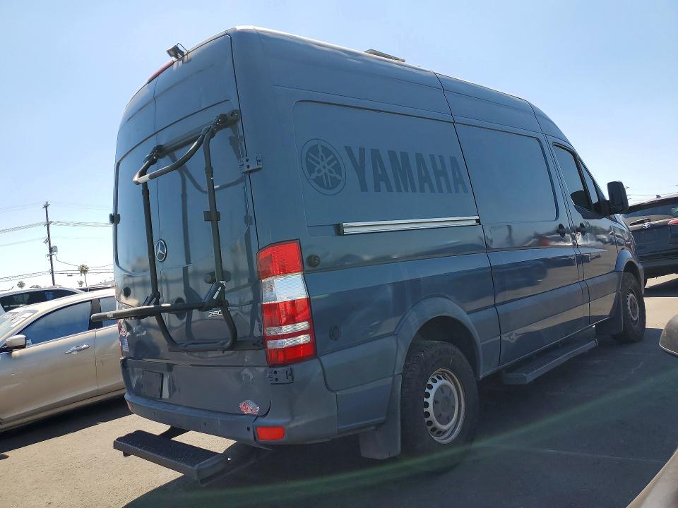 2018 Mercedes-benz Sprinter VIN WD3PE7CD1JP622584 COPART salvage auction — MINOR DENT/SCRATCHES, Ca - Dis/Dlr/Exp Only Clean Title (P), sold $4,350 on 2026-07-27 (photo 3)