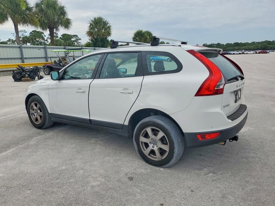 2011 Volvo Xc60 VIN YV4952DZ2B2222296 COPART salvage auction — WATER/FLOOD, FL - CERT OF TITLE-SLVG REBLD FLOOD, sold $475 on 2026-07-22 (photo 2)