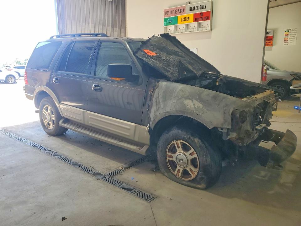 2005 Ford Expedition VIN 1FMPU185X5LB00083 COPART salvage auction — ENGINE BURN, Pa - Certificate Of Salvage, sold $325 on 2026-07-02 (photo 4)