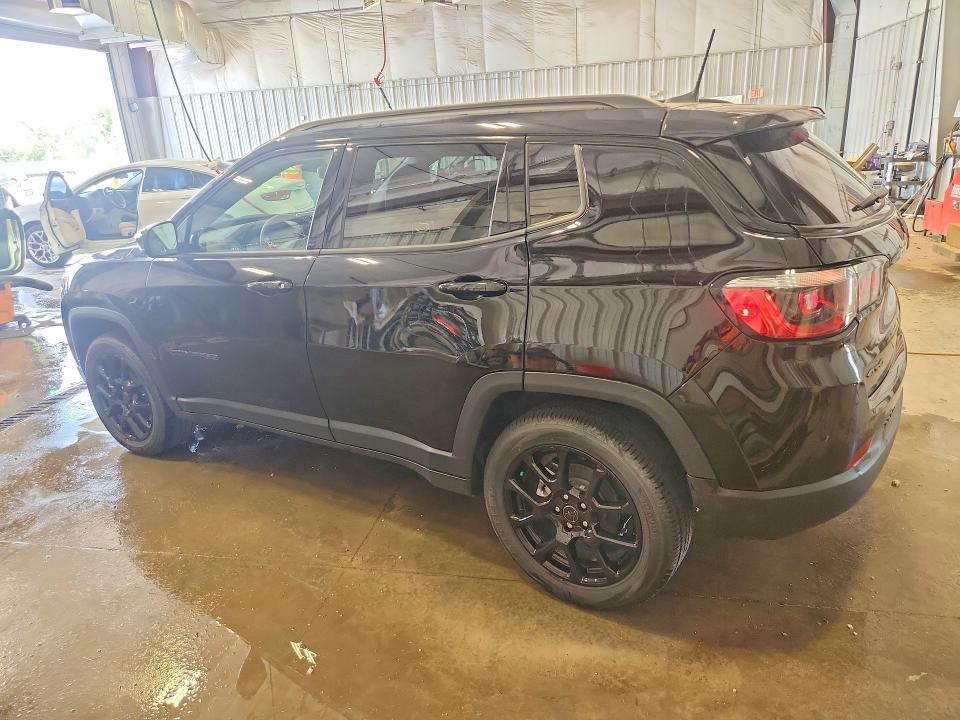 2026 Jeep Compass VIN 3C4NJDBN6TT180031 COPART salvage auction — MINOR DENT/SCRATCHES, Wv - Certificate Of Title, sold $13,100 on 2026-07-07 (photo 2)