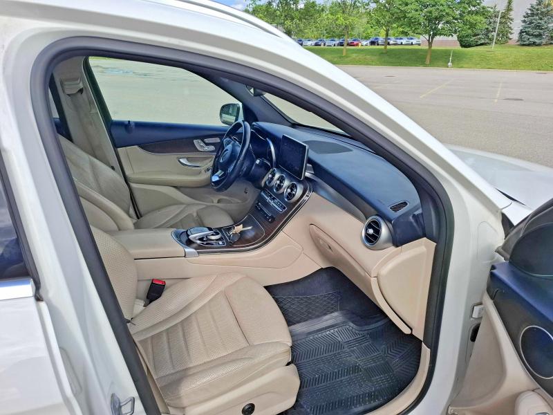 2019 Mercedes-benz Glc VIN WDC0G4KB9KV141943 COPART salvage auction — NORMAL WEAR, On - Permit No Brand - Unfit (P), sold $8,300 on 2026-07-21 (photo 5)