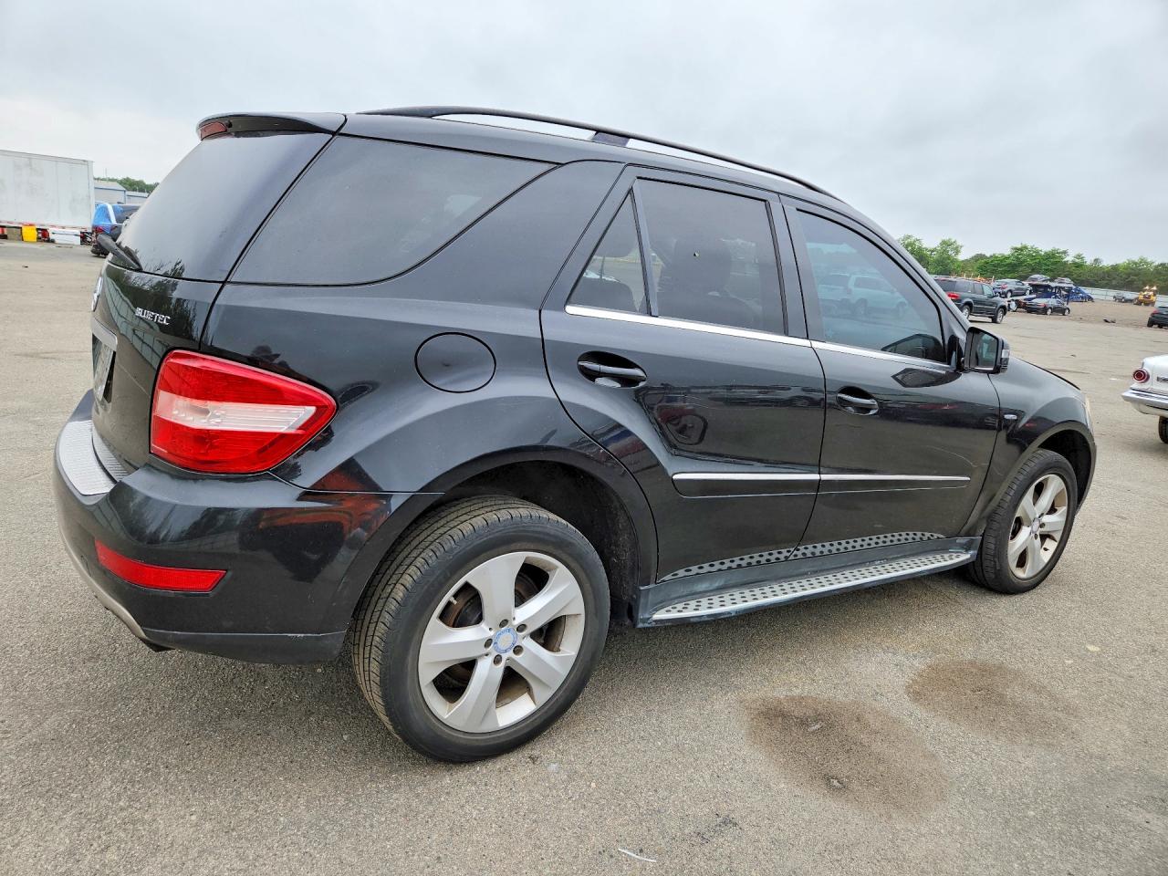 2011 Mercedes-Benz ML-Class VIN 4JGBB2FB9BA628543 COPART salvage auction — Minor Dent/Scratches, PA - CERT OF TITLE, sold $650 on 2026-07-01 (photo 3)