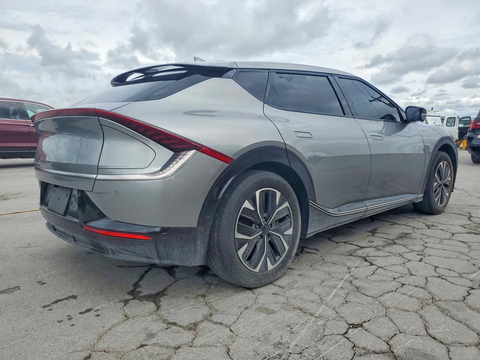 2022 Kia Ev6 VIN KNDC3DLCXN5043210 COPART salvage auction — MINOR DENT/SCRATCHES, In - Certificate Of Title, sold $5,900 on 2026-07-22 (photo 3)