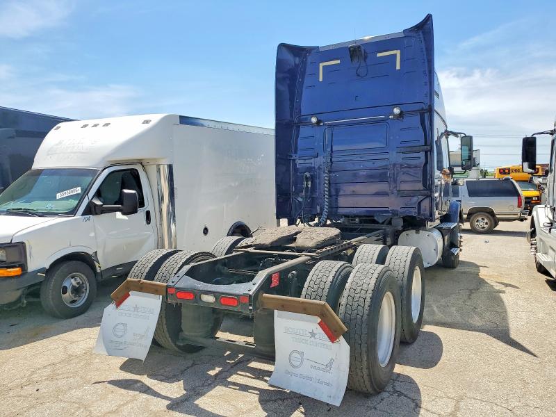2014 Volvo VIN 4V4M99DG9EN150111 COPART salvage auction — NORMAL WEAR, Il - Certificate Of Title, sold $1,500 on 2026-07-28 (photo 4)
