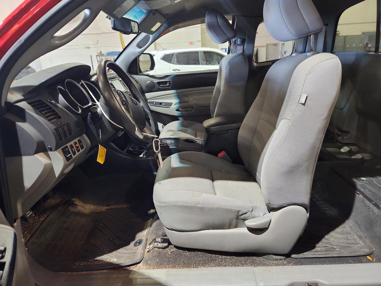2015 Toyota Tacoma VIN 5TFUX4EN2FX036586 COPART salvage auction — Rear End, FL - CERT OF TITLE SLVG REBUILDABLE, sold $8,300 on 2026-07-01 (photo 7)