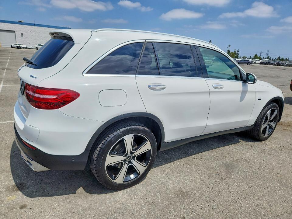2019 Mercedes-benz Glc VIN WDC0G5EB0KF572280 COPART salvage auction — NORMAL WEAR, Ca - Dis/Dlr/Exp Only Clean Title, sold $4,750 on 2026-07-28 (photo 3)