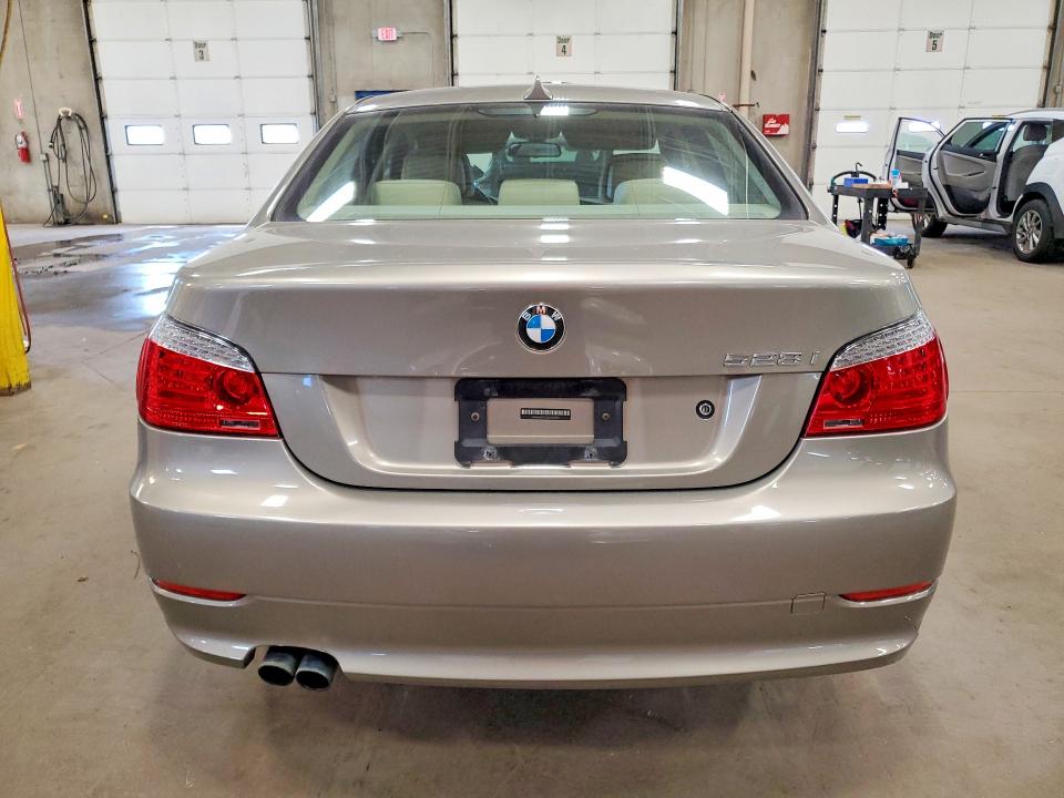 2010 BMW 5 series VIN WBANV1C51AC159983 COPART salvage auction — MINOR DENT/SCRATCHES, MN - CERTIFICATE OF TITLE, sold $1,650 on 2026-07-07 (photo 6)
