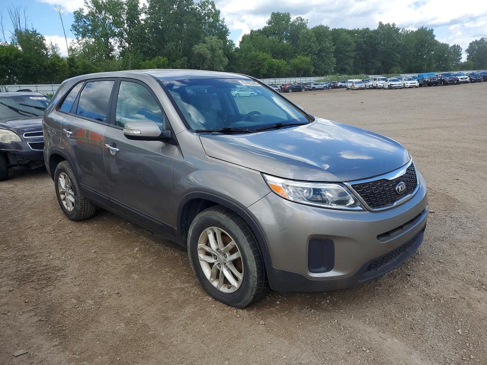 2015 Kia Sorento VIN 5XYKT3A60FG629622 COPART salvage auction — MECHANICAL, Mi - Dealer Only Clean Title, sold $625 on 2026-07-29 (photo 4)