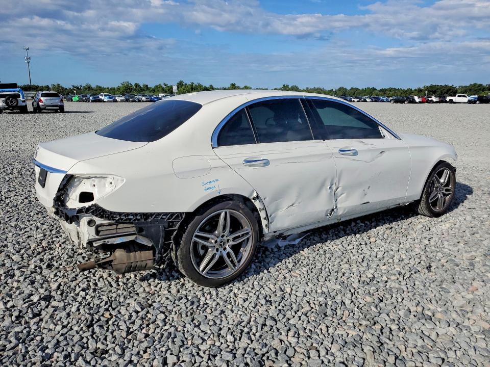 2018 Mercedes-benz E-klasse VIN WDDZF4JB2JA315851 COPART salvage auction — SIDE, FL - CERT OF TITLE SLVG REBUILDABLE, sold $9,500 on 2026-07-02 (photo 3)