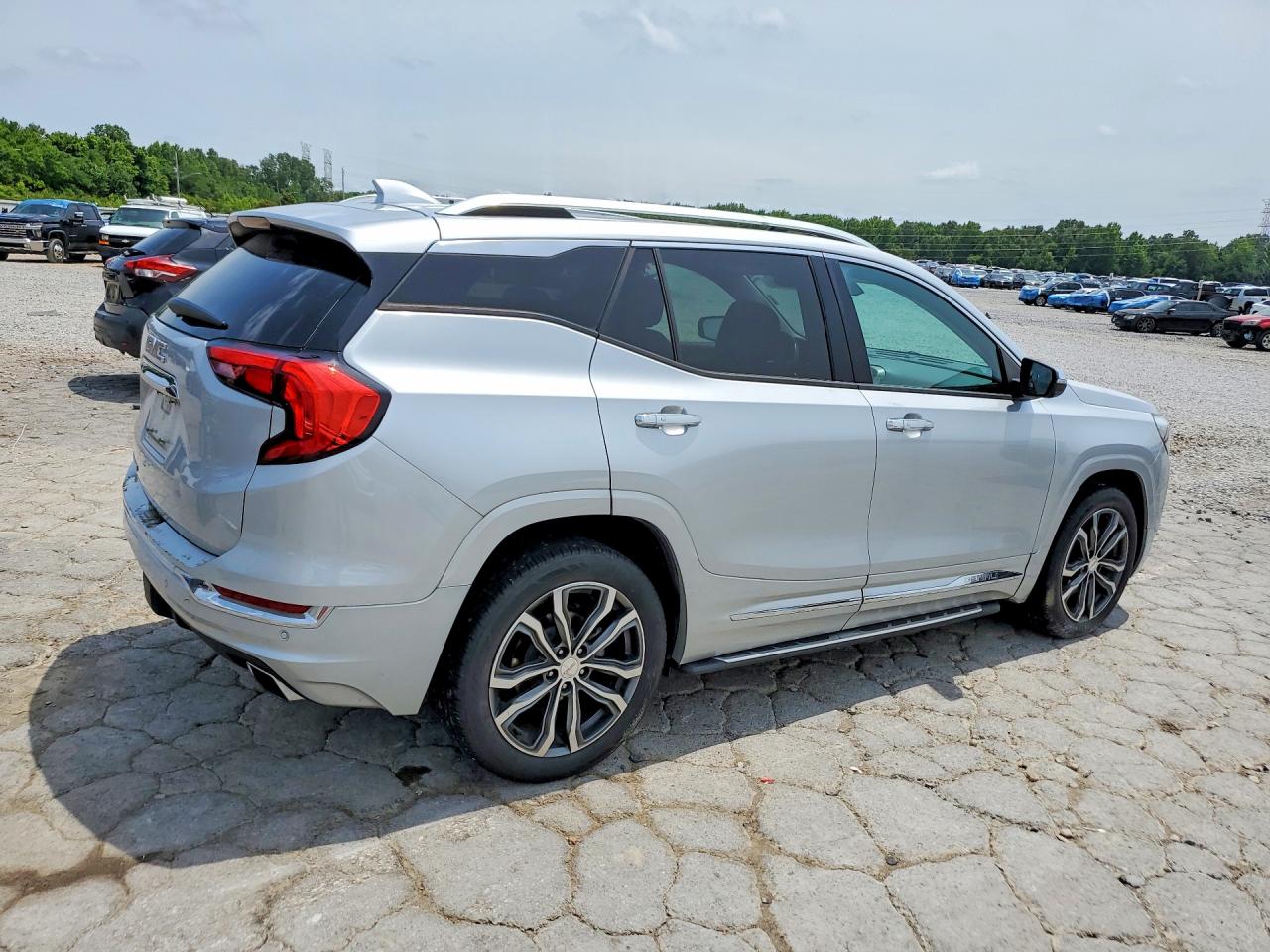 2018 GMC Terrain VIN 3GKALSEX9JL168984 COPART salvage auction — Minor Dent/Scratches, TN - SALVAGE CERTIFICATE, sold $9,200 on 2026-07-09 (photo 3)